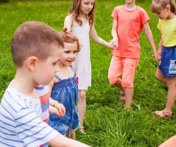 Kids holding hands in a circle