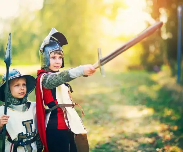 kids dressed up as knights